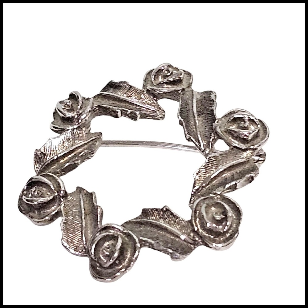 Sarah Coventry Vintage Brooch Floral Wreath Pin Silver‎ Tone Costume Jewelry